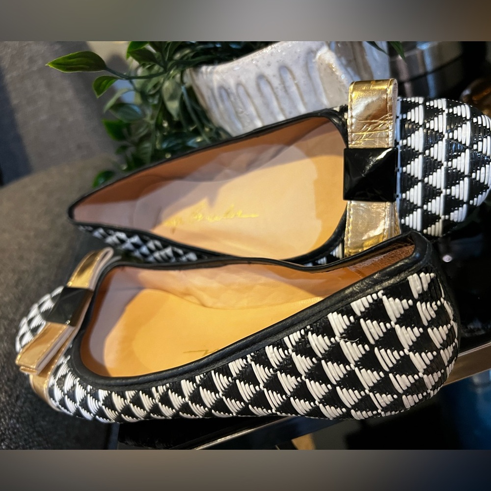 Size 8 Luisa Barcelos Women’s Black and White flats with Gold bow